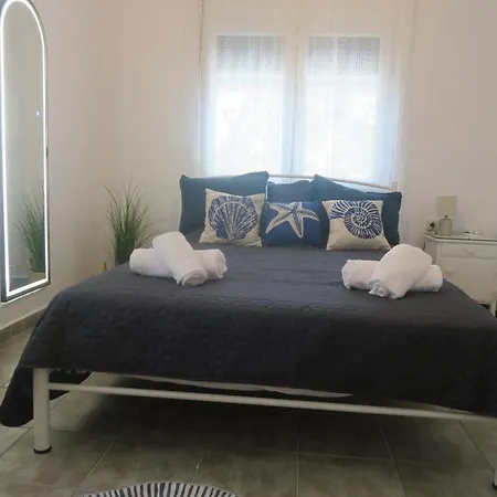 Efterpi Seaside House Holiday home *
