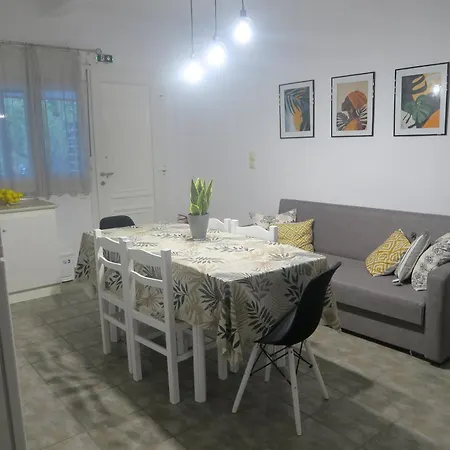 Holiday home Efterpi Seaside House *