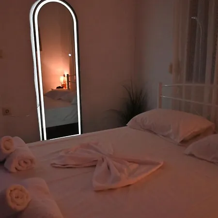 Efterpi Seaside House *